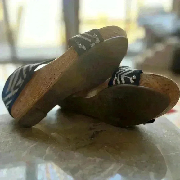 Minnetonka Wedges - Picture 5 of 7